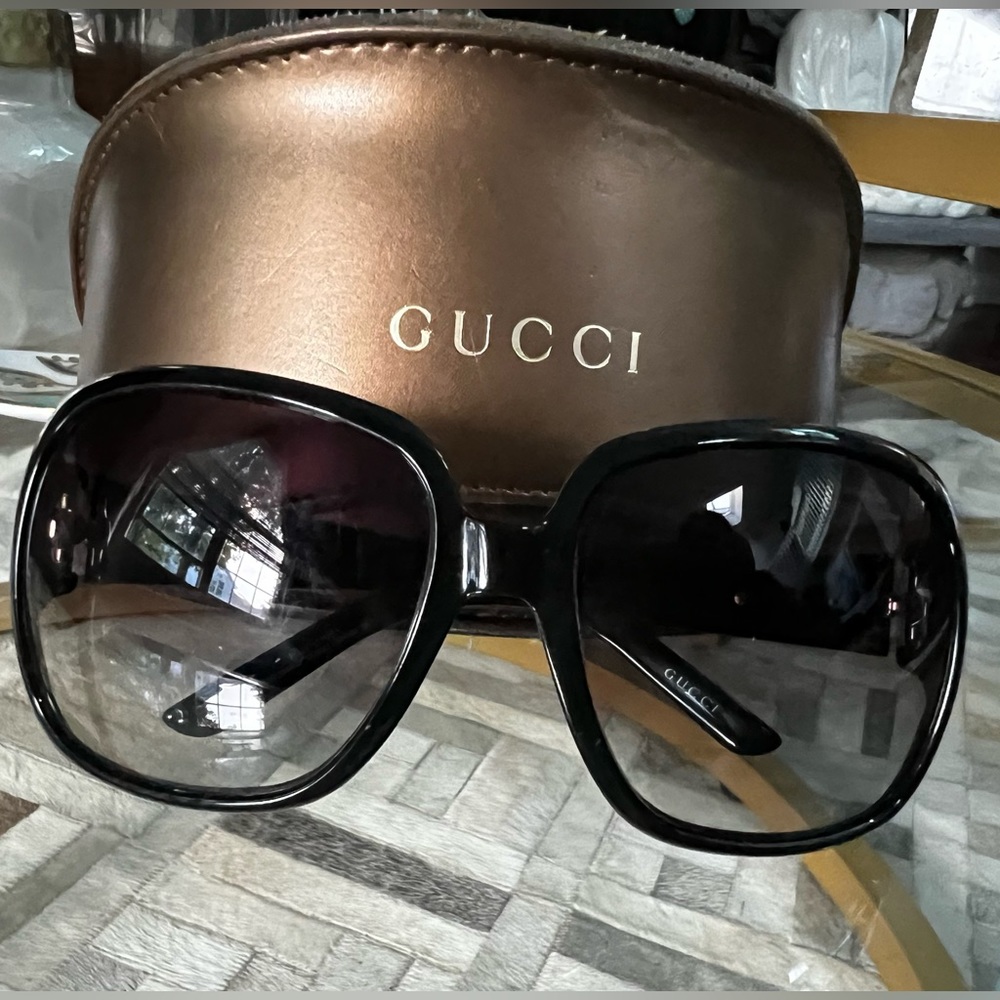 Like new condition Authentic Gucci sunglasses
